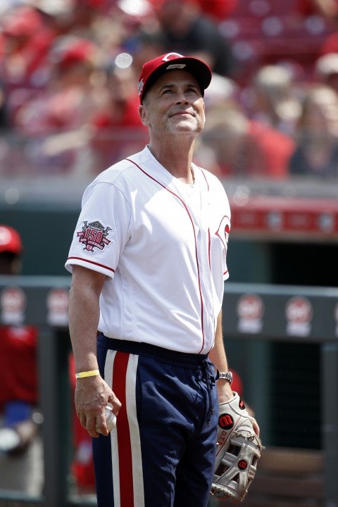 Rob Lowe throws out first pitch in reds game